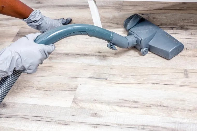 Nettoyer un parquet après travaux, Vienne, MONSIEUR JEAN-CHRISTOPHE ALOMA