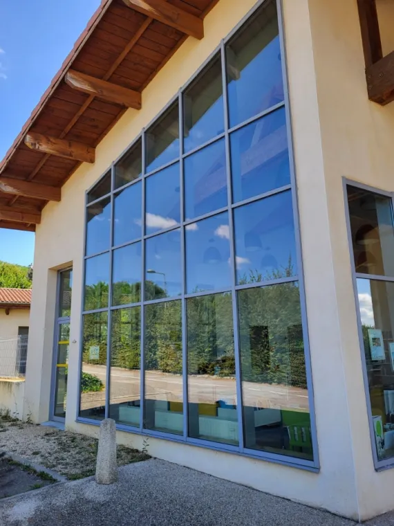 Nettoyage de vitres pour une mairie proche de Roussillon , Vienne, ALOMA NETTOYAGE